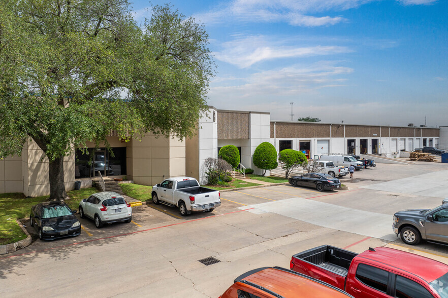 3924-3938 Dunvale Rd, Houston, TX for rent - Building Photo - Image 3 of 5