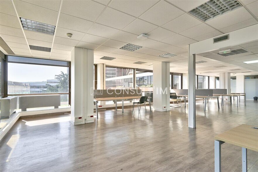 Office in Saint-Cloud to rent - Building Photo - Image 3 of 4