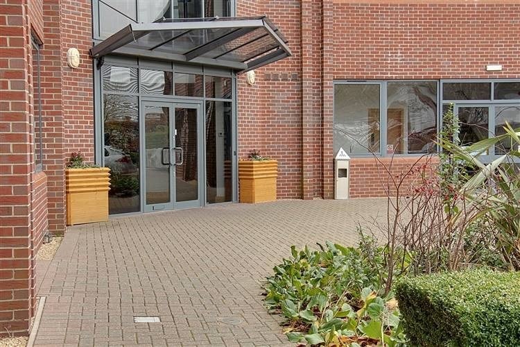 11 Aviation Park W, Hurn to rent - Building Photo - Image 2 of 2