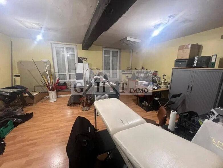 Retail in Charenton-le-Pont to rent - Interior Photo - Image 3 of 3