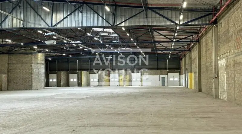 Location Entrepôt 8 359 m² - Photo 1