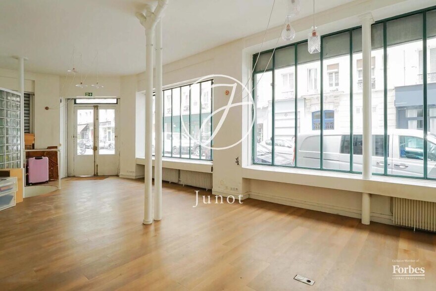 Office in Paris for sale - Interior Photo - Image 1 of 9