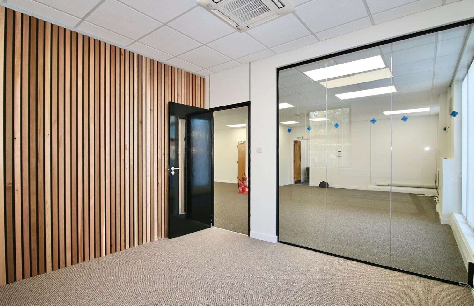 Woodbrook Crescent, Billericay to rent Interior Photo- Image 1 of 6