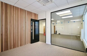 Woodbrook Crescent, Billericay to rent Interior Photo- Image 1 of 6