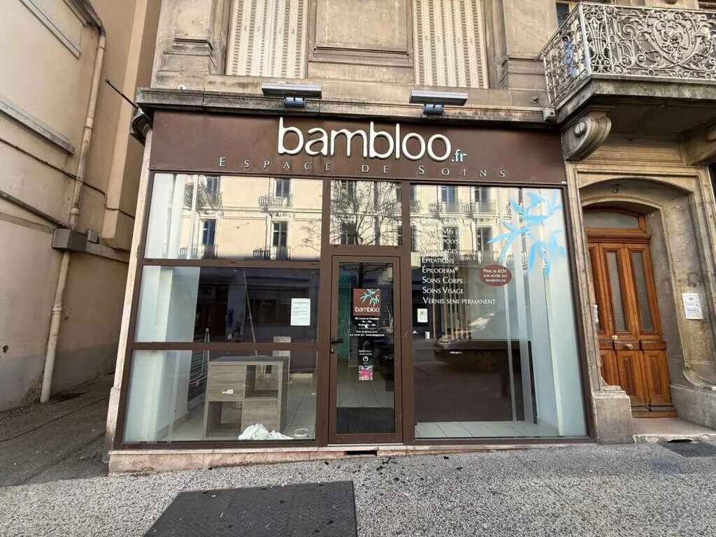 Location Commerce 150 m² - Photo 1
