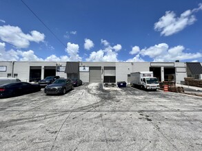 5551-5595 NW 72nd Ave, Miami, FL for rent Building Photo- Image 1 of 7