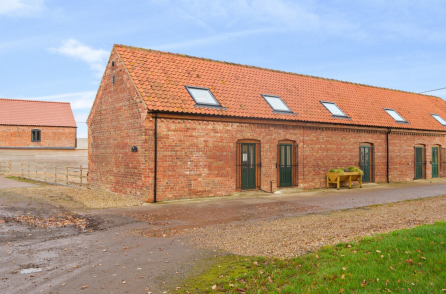 Grange Farm, Gainsborough for rent - Primary Photo - Image 1 of 2