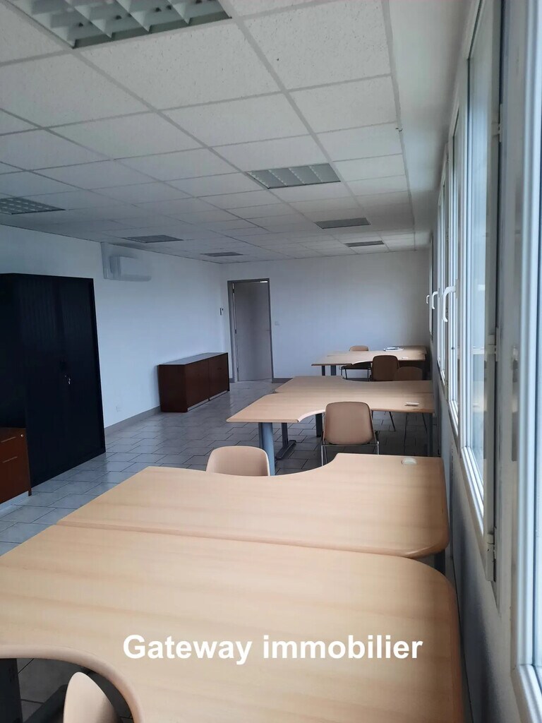 Location Bureaux 192 m² - Photo 1