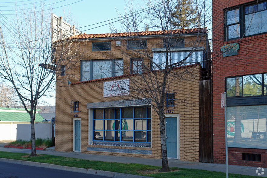 3121 Broadway, Sacramento, CA for rent - Primary Photo - Image 1 of 3