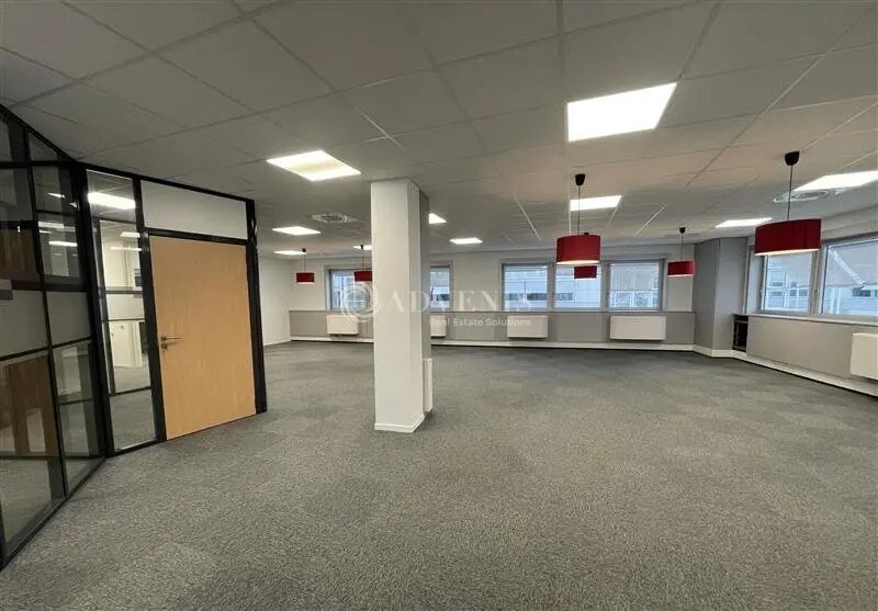 Office in Tremblay-en-France to rent - Interior Photo - Image 2 of 7