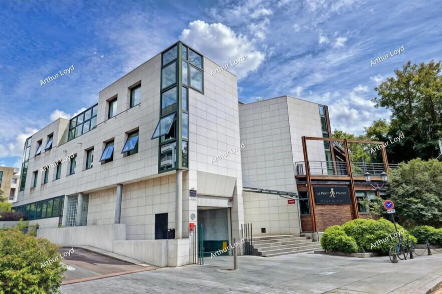 Office in Levallois-Perret to rent - Building Photo - Image 2 of 14