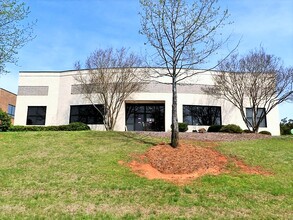 1912 Cross Beam Dr, Charlotte, NC for sale Building Photo- Image 1 of 1