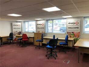Northbridge Rd, Berkhamsted to rent Interior Photo- Image 2 of 3