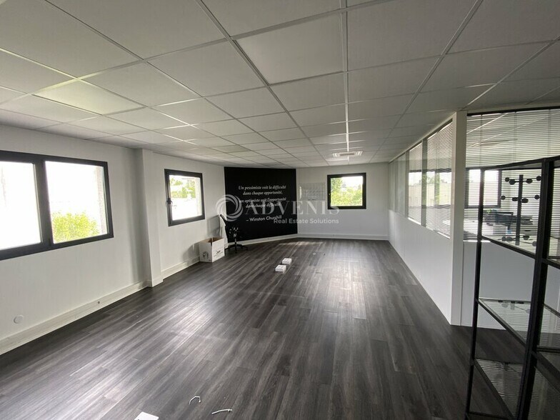 Office in Neuilly-Plaisance to rent - Interior Photo - Image 3 of 11