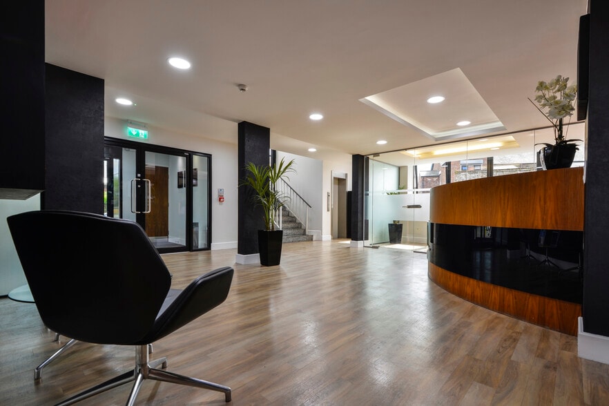 Beech Ln, Wilmslow to rent - Building Photo - Image 3 of 11