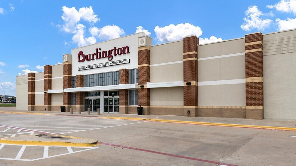 6801-7049 Ridgmar Meadow Rd, Fort Worth, TX for sale - Building Photo - Image 1 of 1