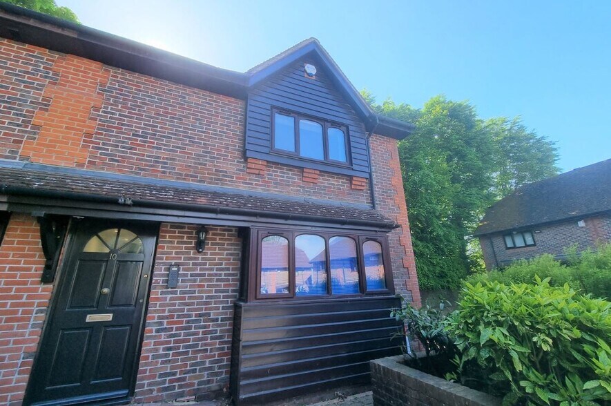 10 Kings Ct, Horsham for sale - Building Photo - Image 1 of 1