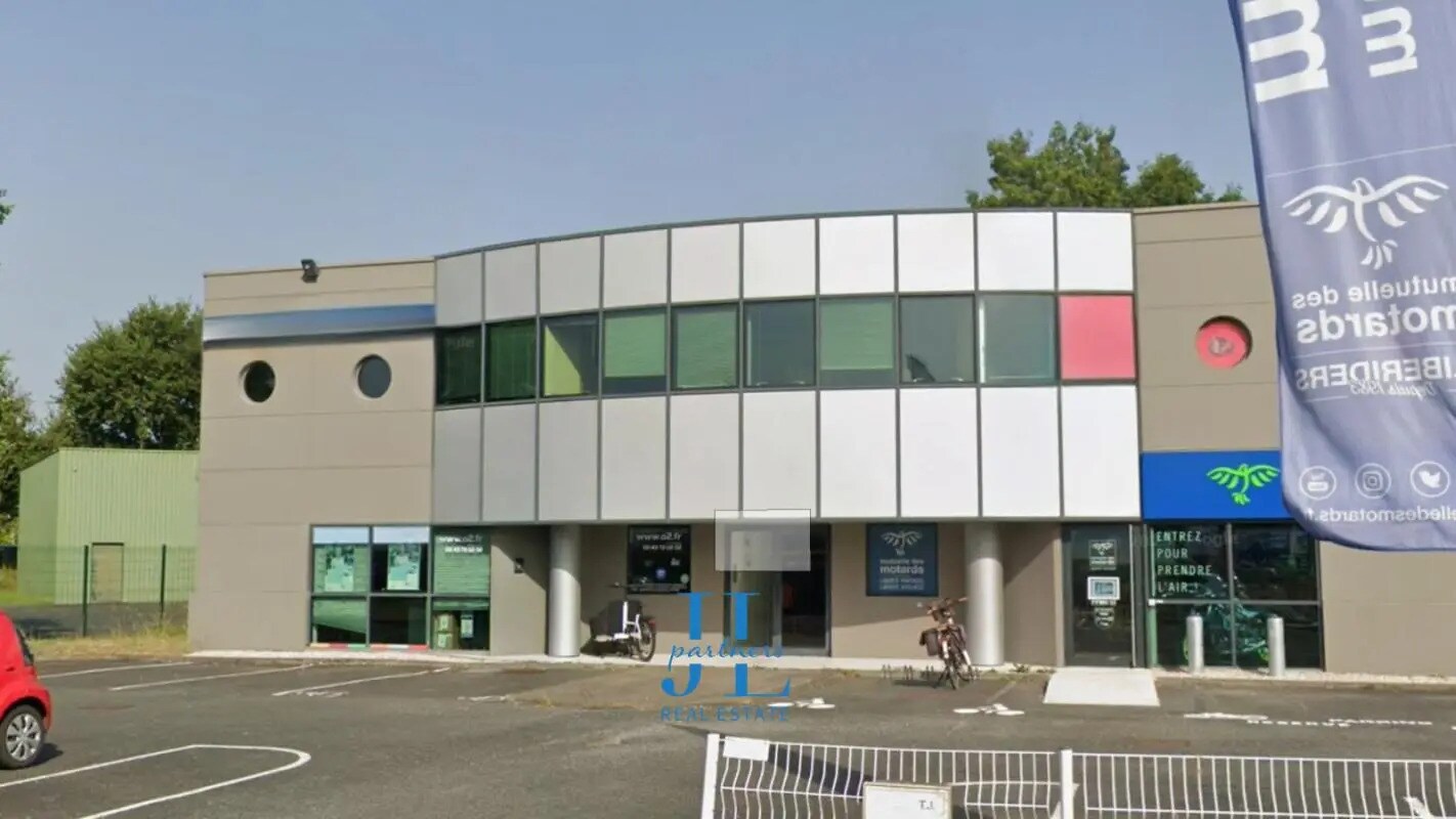 Office in Mérignac to rent Building Photo- Image 1 of 2