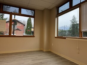 8130 Railroad Ave SE, Snoqualmie, WA for rent Building Photo- Image 2 of 8