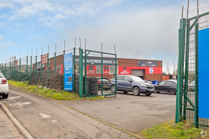 1-5 Nelson St, Doncaster to rent - Primary Photo - Image 1 of 49