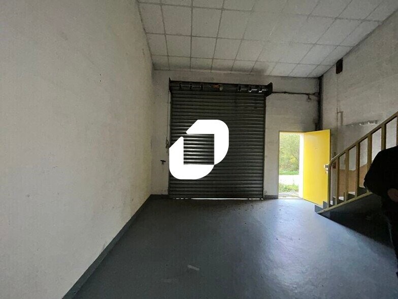 Light Industrial in Saint-Witz to rent - Interior Photo - Image 3 of 12