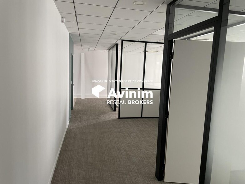 Office in Arcueil to rent - Interior Photo - Image 2 of 15