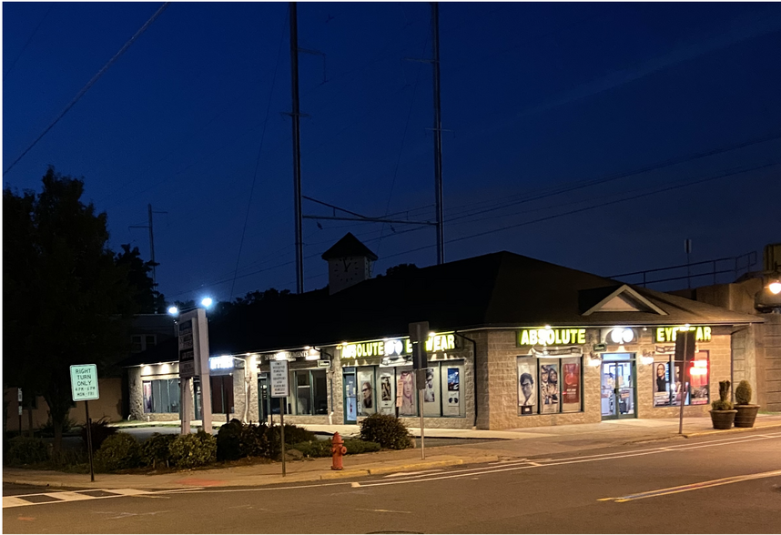 42 Main St, Woodbridge, NJ for rent - Building Photo - Image 1 of 2