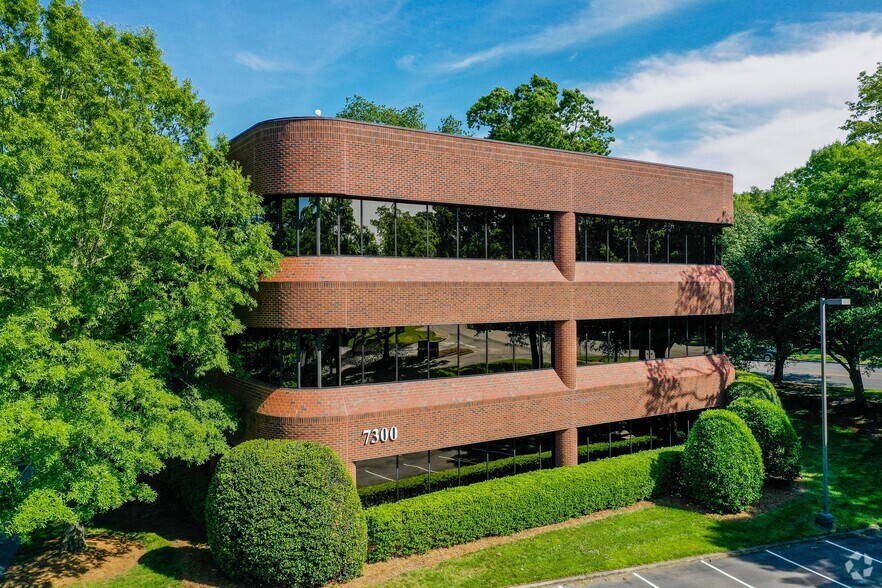 7300 Carmel Executive Park, Charlotte, NC for rent - Primary Photo - Image 1 of 3