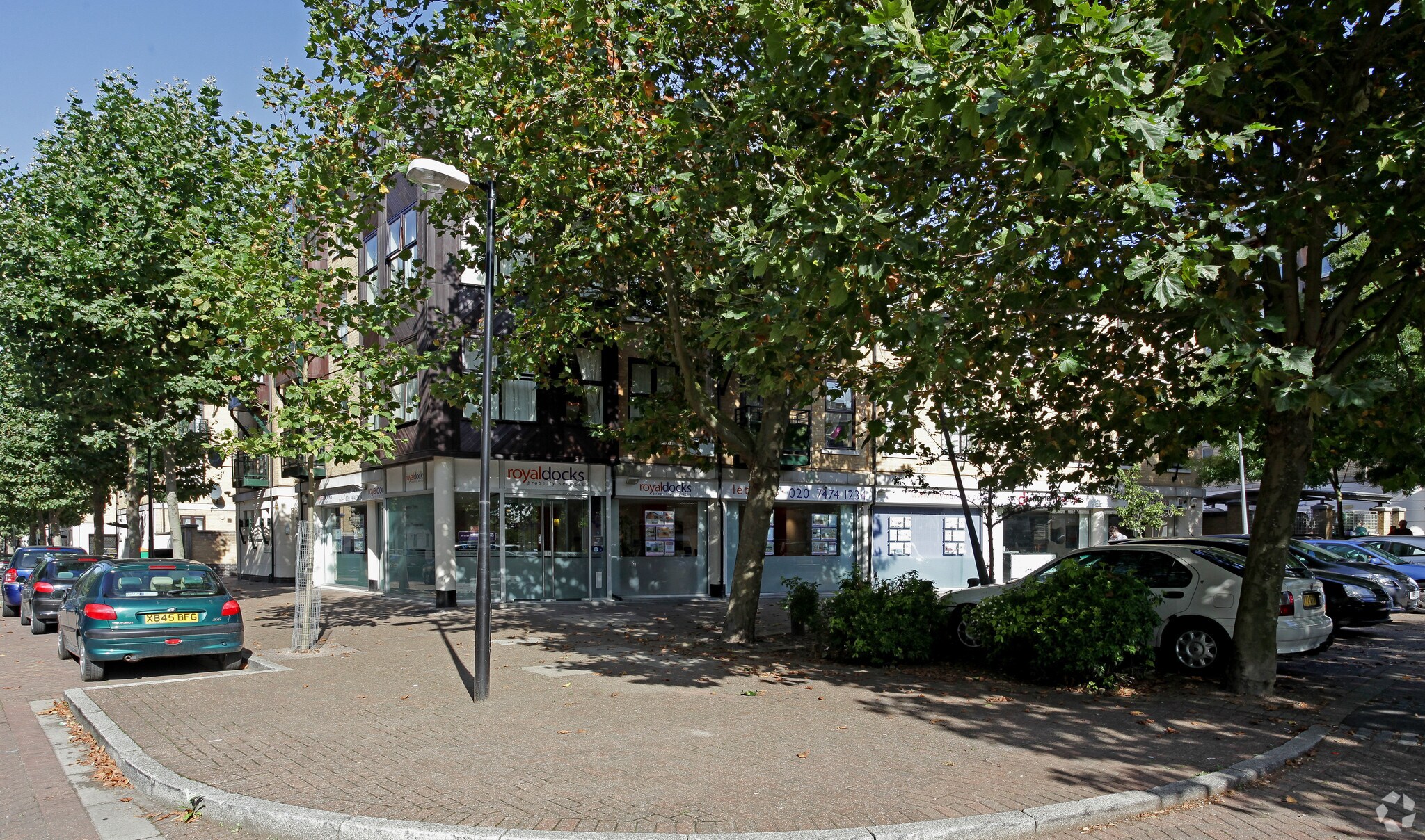 19 Wesley Ave, London for sale Primary Photo- Image 1 of 1