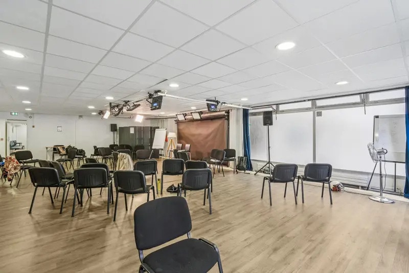 Build-to-Rent in Paris for sale - Building Photo - Image 2 of 14