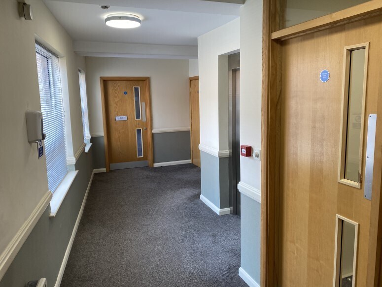 9-10 Broad St, Hereford to rent - Interior Photo - Image 2 of 8