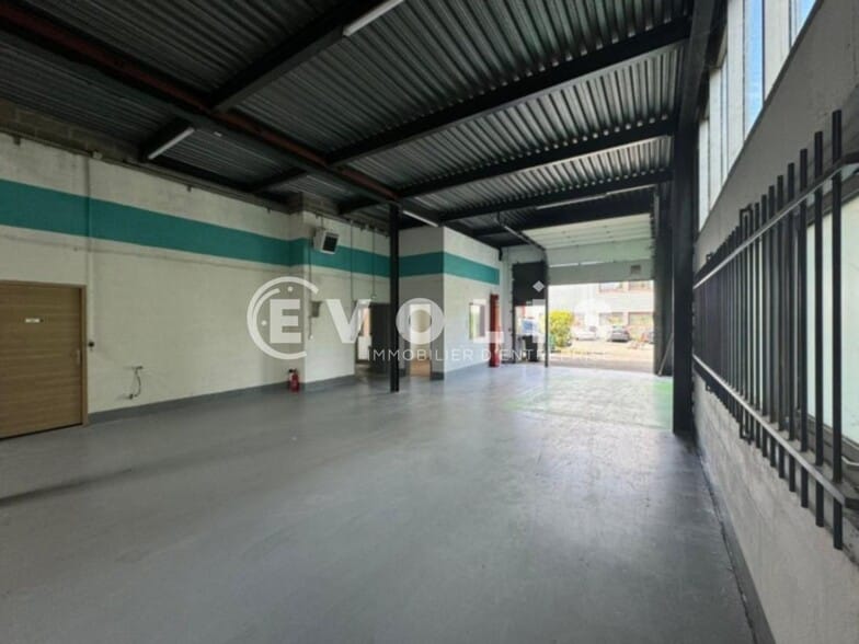 5 Route De La Bonde, Massy to rent - Interior Photo - Image 3 of 10