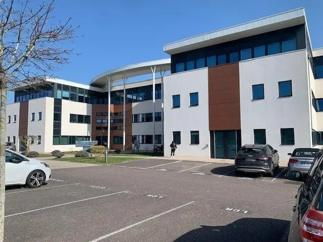 Location Bureaux 58 m² à 1 255 m² - Photo 1