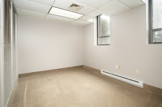 1150 New London Ave, Cranston, RI for rent Interior Photo- Image 1 of 6