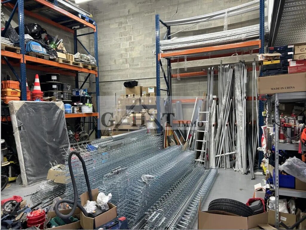 Location Entrepôt 130 m² - Photo 1