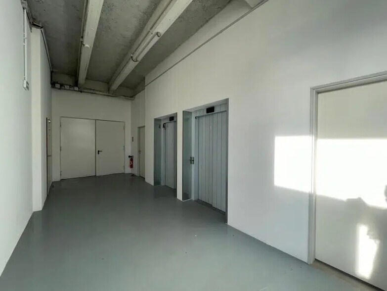 Industrial in Ivry-sur-Seine to rent - Interior Photo - Image 2 of 6