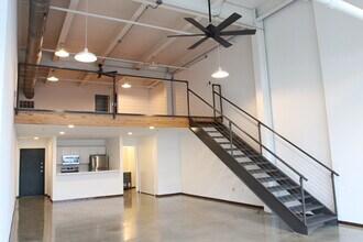 4121 Commerce St, Dallas, TX to rent Interior Photo- Image 1 of 5