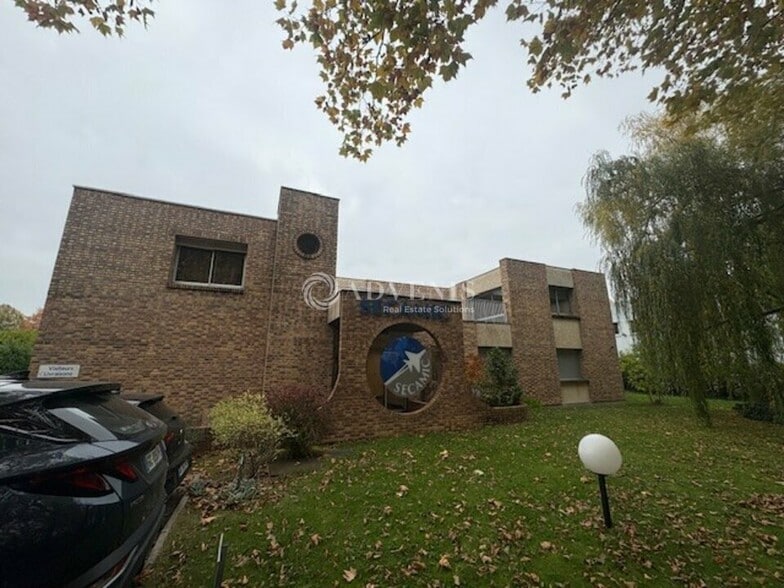 421 Rue Helene Boucher, Buc for sale - Building Photo - Image 1 of 7