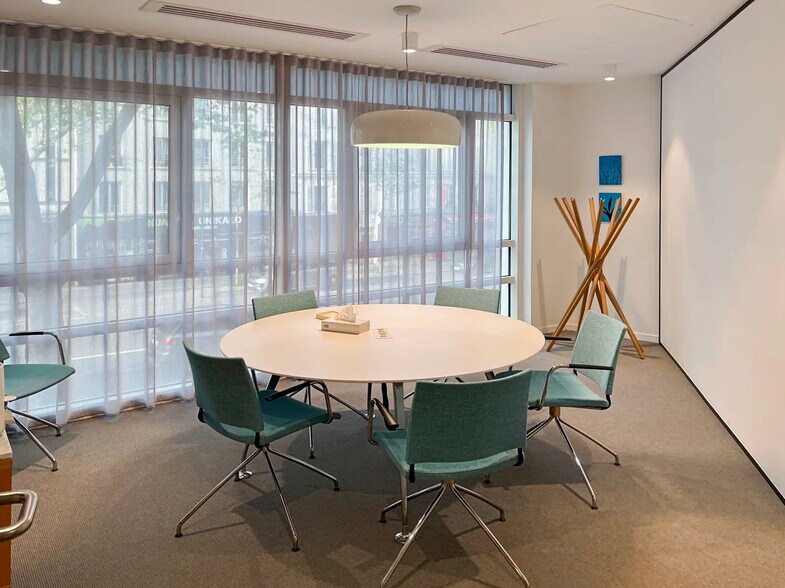 90/92 Route De La Reine, Boulogne-Billancourt to rent - Interior Photo - Image 1 of 16