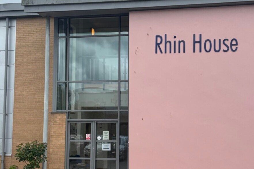 24 William Prance Rd, Plymouth to rent - Building Photo - Image 2 of 3