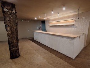 Retail in Madrid, Madrid to rent Interior Photo- Image 2 of 14