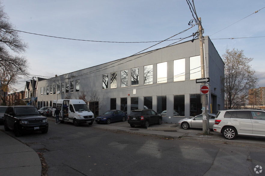 18 Hook Ave, Toronto, ON for rent - Building Photo - Image 1 of 5