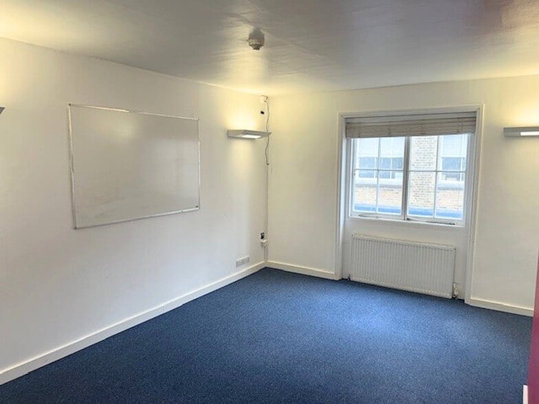 9 Sherlock Mews, London to rent - Interior Photo - Image 3 of 9