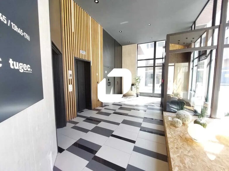 11-17 Rue Joël Le Theule, Montigny-le-Bretonneux to rent - Building Photo - Image 3 of 14