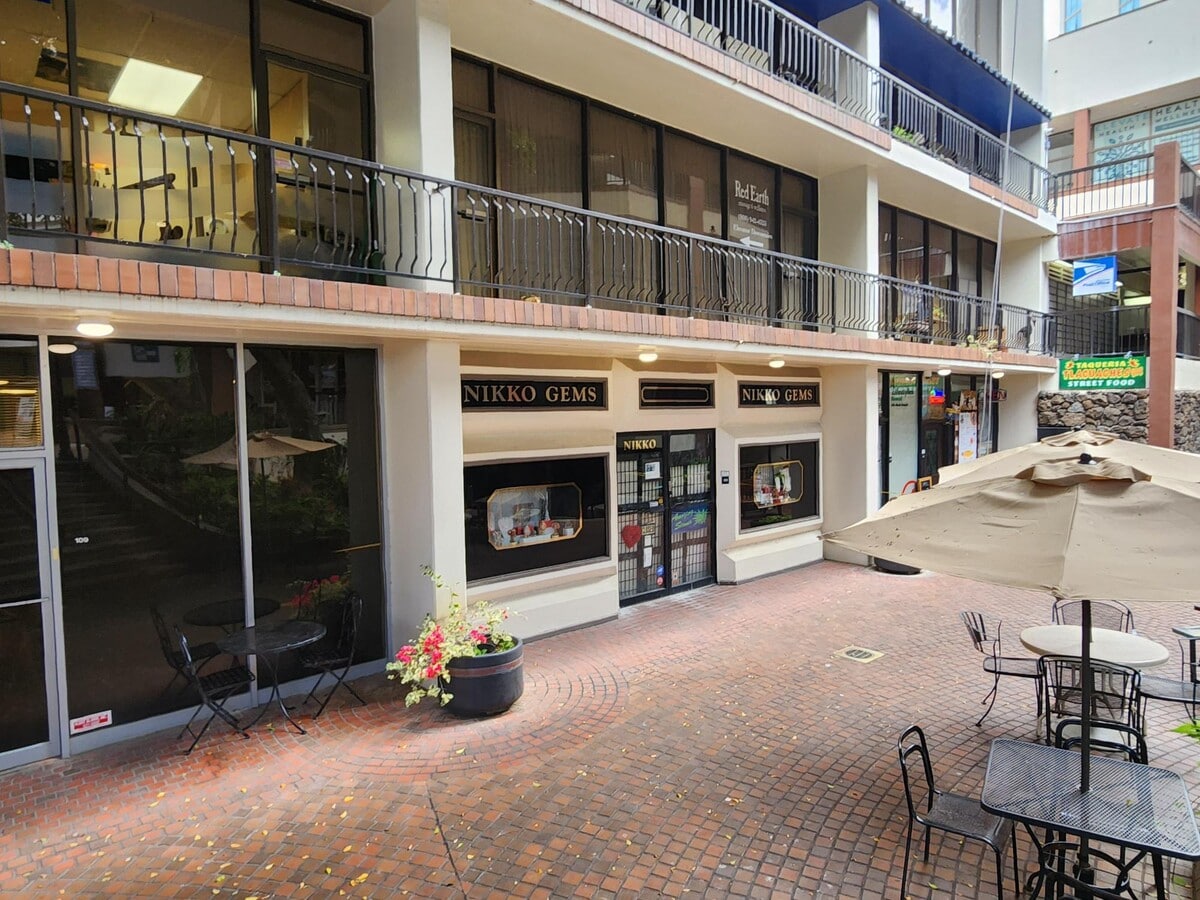 438-444 Hobron Ln, Honolulu, HI 96815 - Unit 111 - - Interior Photo - Image 2 of 3