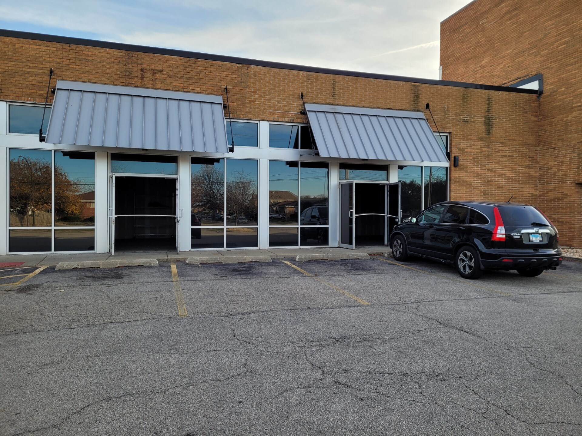 7125 W Gunnison St, Harwood Heights, IL to rent Building Photo- Image 1 of 12