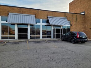 7125 W Gunnison St, Harwood Heights, IL to rent Building Photo- Image 1 of 12