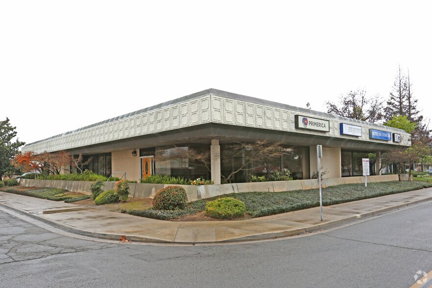 1535 E Shaw Ave, Fresno, CA for rent - Building Photo - Image 1 of 8