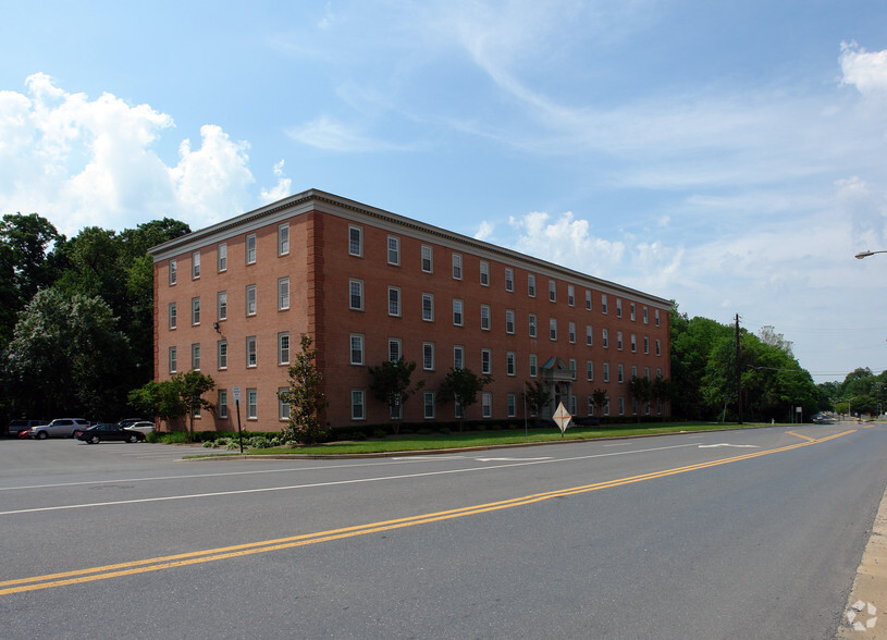 604 S Frederick Ave, Gaithersburg, MD for sale - Primary Photo - Image 1 of 1