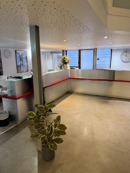 Office in Paris for sale - Building Photo - Image 1 of 10